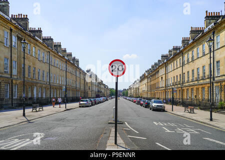 A 20-mile an hour sign on Pulteney Street in Bath, UK. Photo date: Friday, July 6, 2018. Photo: Roger Garfield/Alamy Stock Photo