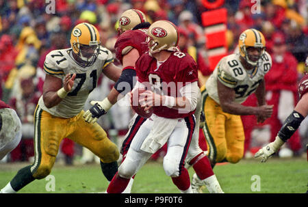 San Francisco, California, USA. 11th Jan, 1998. San Francisco 49ers vs.  Green Bay Packers at Candlestick Park Sunday, January 11, 1998. Packers  beat 49ers 23-10. San Francisco 49ers quarterback Steve Young Credit: