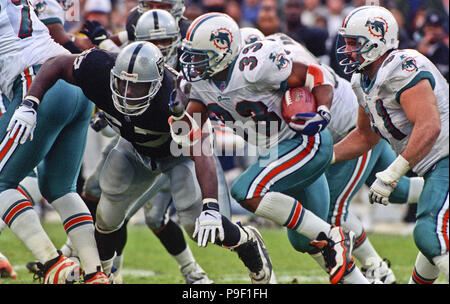 Miami Dolphins' Karim Abdul-Jabbar (33) looks up field with Pittsburgh  Steelers Willie Williams (27) in pursuit during first quarter action in  Miami Monday, Nov. 25, 1996. (AP Photo/Rick Bowmer Stock Photo - Alamy