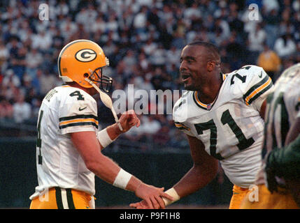 Quarterback Brett Favre #4 of the Green Bay Packers in action.Circa the  1990's. (Icon Sportswire via AP Images Stock Photo - Alamy