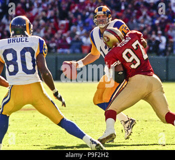 San Francisco, California, USA. 21st Nov, 1999. San Francisco 49ers vs. St. Louis  Rams at Candlestick Park Sunday, November 21, 1999. Rams beat 49ers 23-7.  San Francisco 49ers defensive tackle Bryant Young (