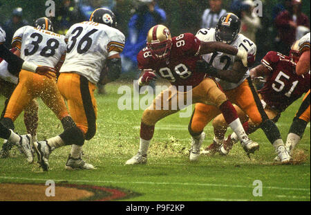 San Francisco, California, USA. 5th Nov, 1995. San Francisco 49ers vs. Carolina  Panthers at Candlestick Park Sunday, November 5, 1995. Panthers beat 49ers  13-7. San Francisco 49ers defensive end Dennis Brown (96)