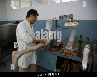 Kabul, Afghanistan. 18th July, 2018. An Afghan worker makes the prosthetic legs at the Orthopedic Center of the International Committee of the Red Cross in Kabul, capital of Afghanistan, July 18, 2018. Up to 1,692 Afghan civilians were killed as a result of conflicts and terrorist attacks in the first half of this year, hitting a record high, a UN mission said on Sunday. Credit: Rahmat Alizadah/Xinhua/Alamy Live News Stock Photo