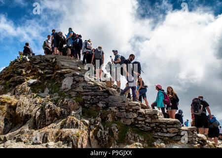 Crowds of people queue to reach the summit of Snowdon, the highest mountain in Wales. Stock Photo