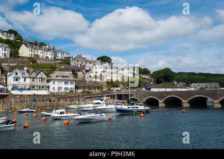 Boats moored on the River Looe beside the bridge at the fishing port of Looe, Cornwall,England, UK. Stock Photo