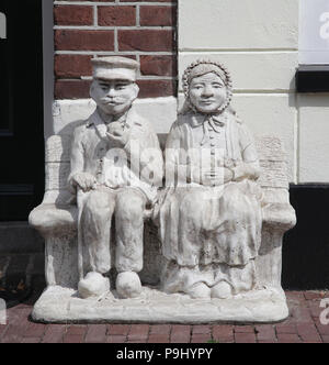 statue of an older couple sitting on a bench.retirement. Stock Photo