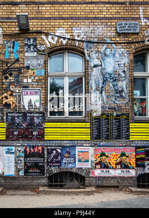 Berlin-Friedrichshain, RAW Gelände. VWG Haus 4.Studios & administration in historic old brick building & street art Stock Photo