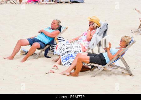 Weymouth, Dorset, UK.  19th July 2018. UK Weather.  Sunbathers flock to the beach at the seaside resort of Weymouth in Dorset as temperatures rise again before the start of the summer school holidays.  Picture Credit: Graham Hunt/Alamy Live News Stock Photo