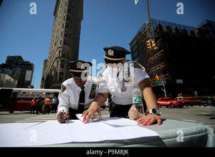 New York, USA. 19th July, 2018. Traffic police reroute the traffic near the spot of a steam pipe explosion in New York, the United States, July 19, 2018. A neighborhood in Manhattan, New York City, was rocked Thursday morning when a steam pipe exploded, causing transit disruptions and street closures. No injuries were reported. The cause of the blast is under investigation. Credit: Wang Ying/Xinhua/Alamy Live News Stock Photo