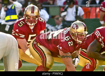 San Francisco, California, USA. 17th Dec, 2000. San Francisco 49ers vs.  Chicago Bears at Candlestick Park Sunday, December 17, 2000. 49ers beat  Bears 17-0. Chicago Bears linebacker Brian Urlacher (54) line up