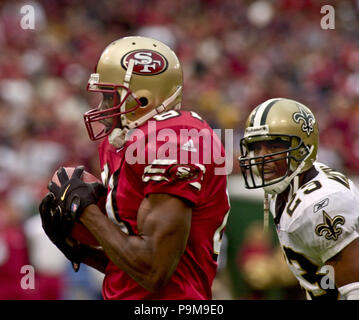 Dallas Cowboys wide receiver Terrell Owens makes his first touchdown catch  of the third quarter in front of Houston Texans defender Lewis Sanders. The  Cowboys defeated the Texans, 34-6, at Texas Stadium