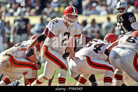 Oakland, California, USA. 24th Sep, 2000. Oakland Raiders vs. Cleveland  Browns at Oakland Alameda County Coliseum Sunday, September 24, 2000.  Raiders beat Browns 36-10. Cleveland Browns quarterback Tim Couch Credit:  Al Golub/ZUMA