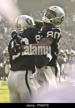 Oakland, California, USA. 26th Nov, 2000. Oakland Raiders vs. Atlanta  Falcons at Oakland Alameda County Coliseum Sunday, November 26, 2000.  Raiders beat Falcons 41-14. Oakland Raiders wide receiver Andre Rison  Credit: Al