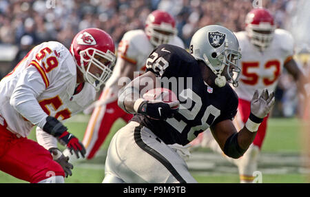 Donnie edwards kansas city chiefs hi-res stock photography and images -  Alamy