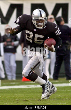 Oakland Raiders Charlie Garner (left) and Jerry Rice (rt