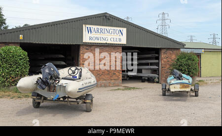 Warrington Rowing Club, Low Tide Mersey River, Summer 2018, cheshire, North West England, UK Stock Photo