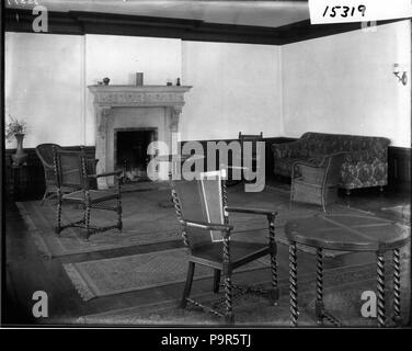 208 Bishop Hall parlor 1916 (3190739649) Stock Photo