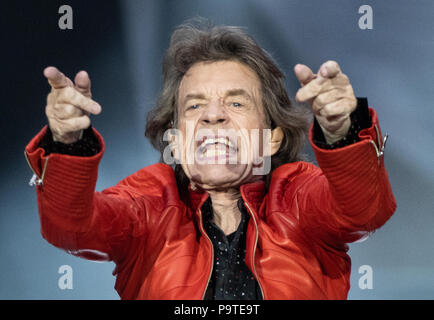 22 June 2018, Germany, Berlin: Mick Jagger of the Rolling Stones performs on stage during the concert of his band at the Olympic Stadium. Photo: Paul Zinken/dpa | usage worldwide Stock Photo