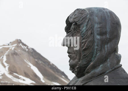 Statue of Roald Amundsen at Ny-Ålesund, Svalbard Stock Photo