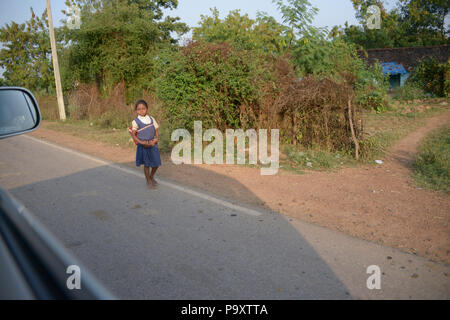 Lifestyle street scenes from a moving car, travelling from Jaipur to Bandhavgarh National Park, India Stock Photo