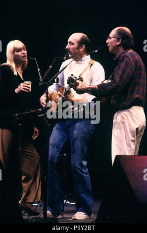American folk group Peter, Paul and Mary performing in 1985. © Gary Gershoff / MediaPunch