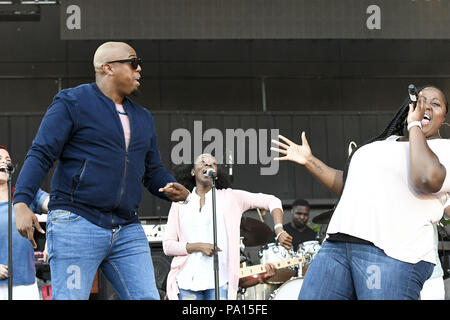 Philadelphia, Pennsylvania, USA. 19th July, 2018. Contemporary gospel singer ANTHONY BROWN, performs with Group therAPY at the Dell Music Center in Philadelphia PA Credit: Ricky Fitchett/ZUMA Wire/Alamy Live News Stock Photo