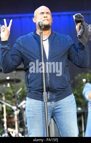 Philadelphia, Pennsylvania, USA. 19th July, 2018. Contemporary gospel singer ANTHONY BROWN, performs with Group therAPY at the Dell Music Center in Philadelphia PA Credit: Ricky Fitchett/ZUMA Wire/Alamy Live News Stock Photo