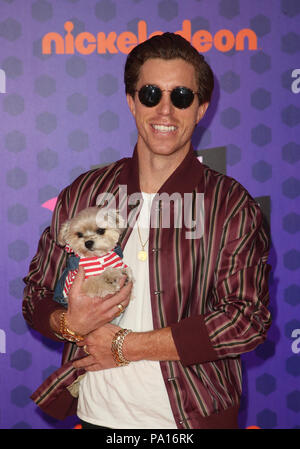 July 19, 2018 - Santa Monica, California, U.S. - SHAUN WHITE with a dog at Nickelodeon Kids' Choice Sports Awards 2018 held at Barker Hangar. (Credit Image: © Faye Sadou/AdMedia via ZUMA Wire) Stock Photo