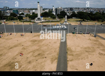 Plymouth, Devon. 19th July, 2018.   View from Smeatons Tower onto Plymouth Hoe, Devon which is looking more like the Sahara Desert as hot weather continues in the region. Credit: Paul Slater/Alamy Live News Stock Photo