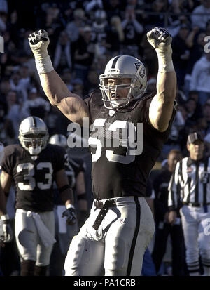 Oakland Raiders linebacker Bill Romanowski runs with the football