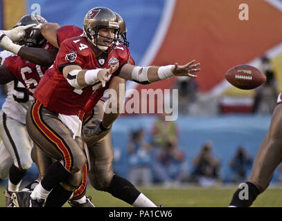 Tampa Bay Buccaneers' running back Michael Pittman (32) advances the ball  as fullback Mike Alstott (40) runs interference after a handoff from  quarterback Brad Johnson (14). The Denver Broncos beat the Tampa