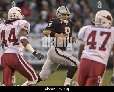 Oakland, California, USA. 29th Aug, 2009. Oakland Raiders offensive tackle  Robert Gallery #76 talks to offensive tackle Mario Henderson #75 on  Saturday, August 29, 2009, at Oakland-Alameda County Coliseum in Oakland,  California.