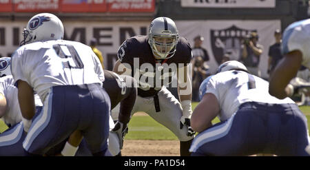 Oakland, California, USA. 29th Sep, 2002. Oakland Raiders linebacker Bill Romanowski (53) on Sunday, September 29, 2002, in Oakland, California. The Raiders defeated the Titans 52-25. Credit: Al Golub/ZUMA Wire/Alamy Live News Stock Photo