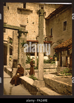 351 Cortile della farmacia de Franciscani, Ragusa, Sicily, Italy-LCCN2001700969 Stock Photo