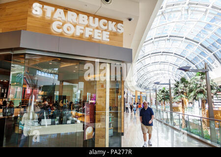 Starbucks Coffee shop exterior Stock Photo: 55881653 - Alamy