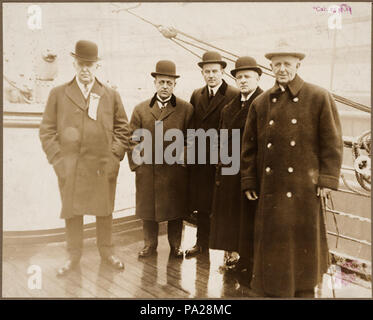 186 Baseball men embark on Baseball World Tour 1913 Stock Photo