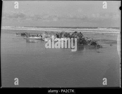 257 SLNSW 32658 Wreckage of Gloster Meteor jet fighter from Williamtown on beach 12 miles north of Newcastle Stock Photo