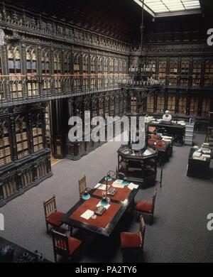 SALA DE LECTURA DE LA BIBLIOTECA DEL SENADO CONSTRUIDA EN 1882 EN HIERRO FORJADO EN ESTILO NEOGOTICO INGLES. Author: Emilio Rodríguez Ayuso (1845-1891). Location: SENADO-BIBLIOTECA-EDIFICIO, MADRID, SPAIN. Stock Photo