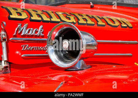 1958 B85 thermodyne Mack fire engine at the glen innes vintage truck ...