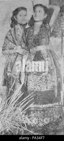 332 Women in Timor clothing Suara Indonesia 16 August 1954 p2 Stock Photo