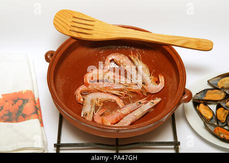 Rice casserole with pork and shellfish.. Step by step. Prepared dish: FB0NDM Stock Photo
