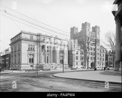 . English: Byers Hall and new Vanderbilt Hall, buildings of the Sheffield Scientific School, now part of Silliman College, Yale University, New Haven, CT. between 1906 and 1915 261 Byers Hall and new Vanderbilt Hall, Yale University, New Haven, Conn Stock Photo