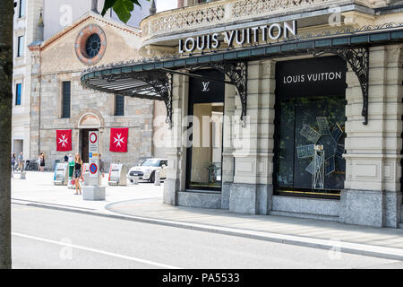 Former Barney's department store painted exterior for Louis Vuitton's 200  Trunks, 200 Visionaries: The Exhibition, New York, NY, October 23, 2022.  (Photo by Anthony Behar/Sipa USA Stock Photo - Alamy