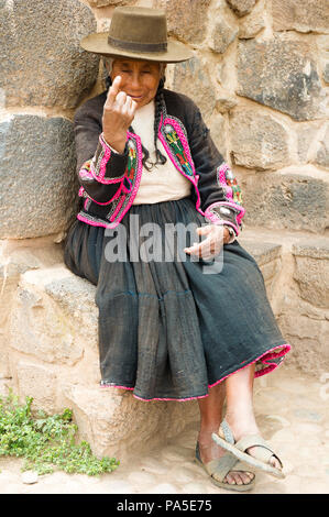 1, one, Peruvian, Quechua Indian woman, wearing hat, vendor, weaving
