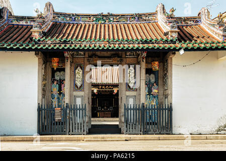George Town, Malaysia – Jan 6, 2018: Entrance gate to Han Jiang Ancestral Temple It is the only Teochew style temple in Georgetown and is dedicated to Stock Photo