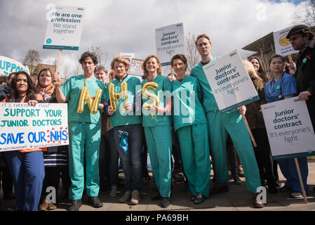 Northwick Park Hospital, London, UK. 6th April, 2016. British sitcom Green Wing ‘docs’ go on strike at Northwick Park Hospital (where the series was f Stock Photo