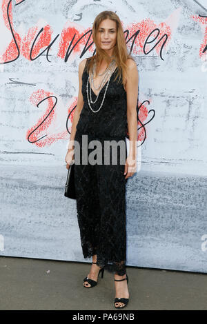 Yasmin Le Bon and Simon Le Bon, Serpentine Gallery Summer Party in  Kensington Gardens - Arrivals London, England - 08.07.10 Joe Stock Photo -  Alamy