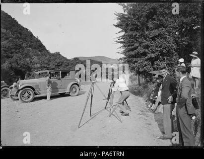 9 A Hudson motor car being photographed, circa 1926. ATLIB 292127 Stock Photo