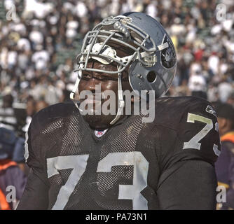 Oakland, California, USA. 14th Sep, 2003. Cincinnati Bengals quarterback Jon  Kitna (3) on Sunday, September 14, 2003, in Oakland, California. The  Raiders defeated the Bengals 23-20. Credit: Al Golub/ZUMA Wire/Alamy Live  News