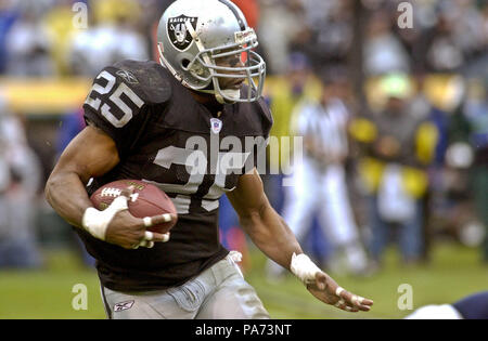 Oakland, California, USA. 30th Aug, 1999. Oakland Raiders vs. San Francisco  49ers at Oakland Alameda County Coliseum Monday, August 30, 1999. 49ers  beat Raiders 16-8 in a preseason game. San Francisco 49ers